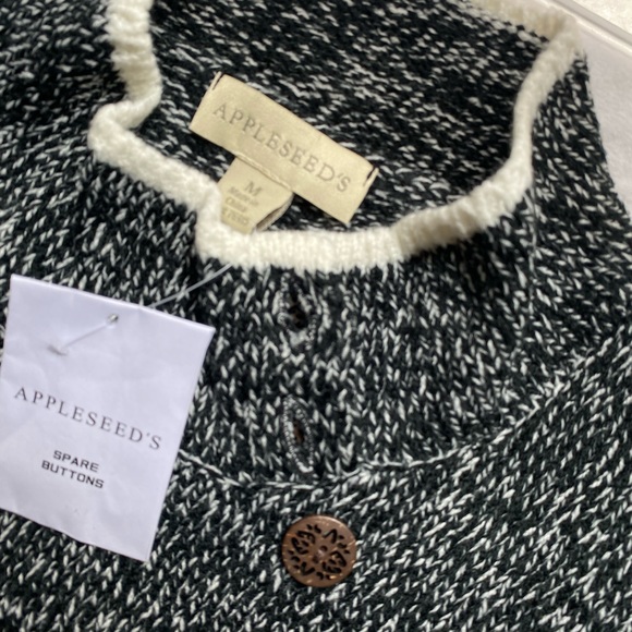 NWOT Appleseed’s Size M Sweater. - Picture 6 of 12